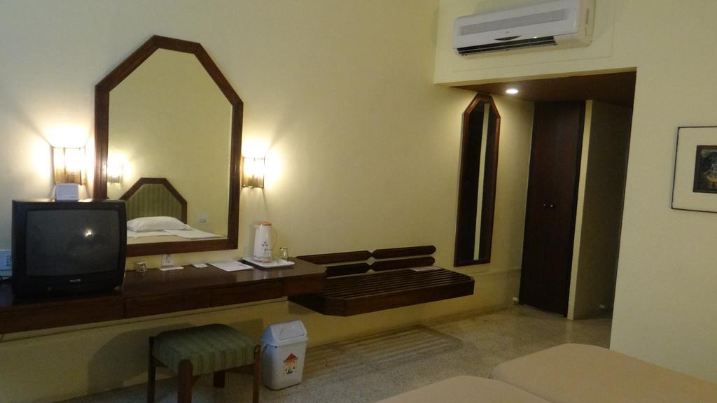 Hotel Paradise - Mysore Dasaprakash Group Экстерьер фото
