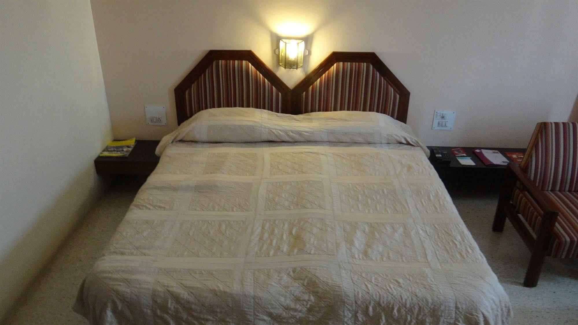 Hotel Paradise - Mysore Dasaprakash Group Экстерьер фото