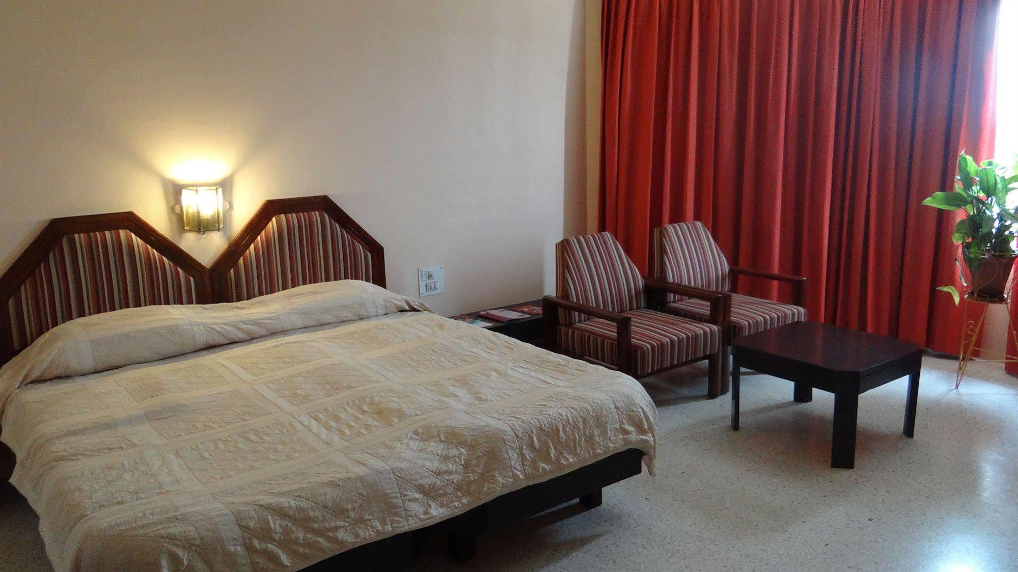 Hotel Paradise - Mysore Dasaprakash Group Экстерьер фото