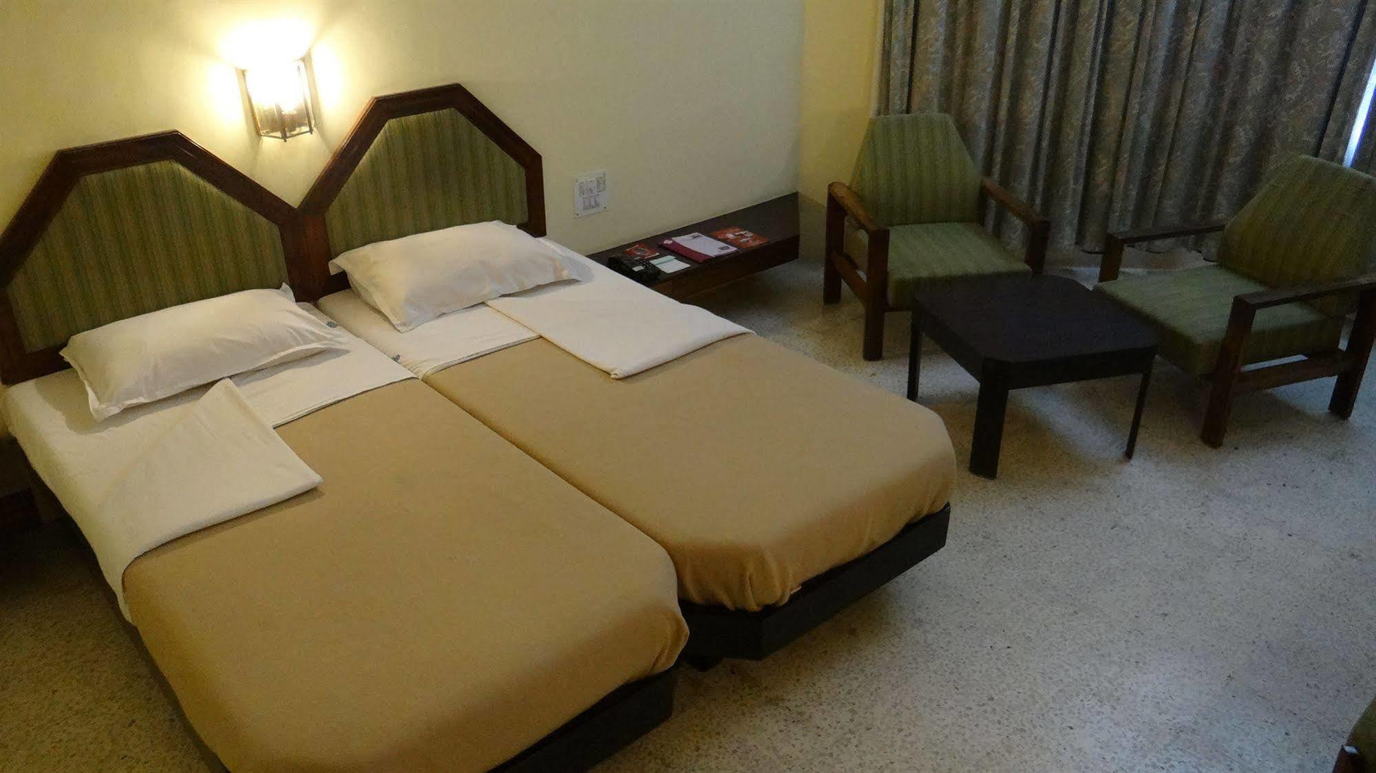 Hotel Paradise - Mysore Dasaprakash Group Экстерьер фото