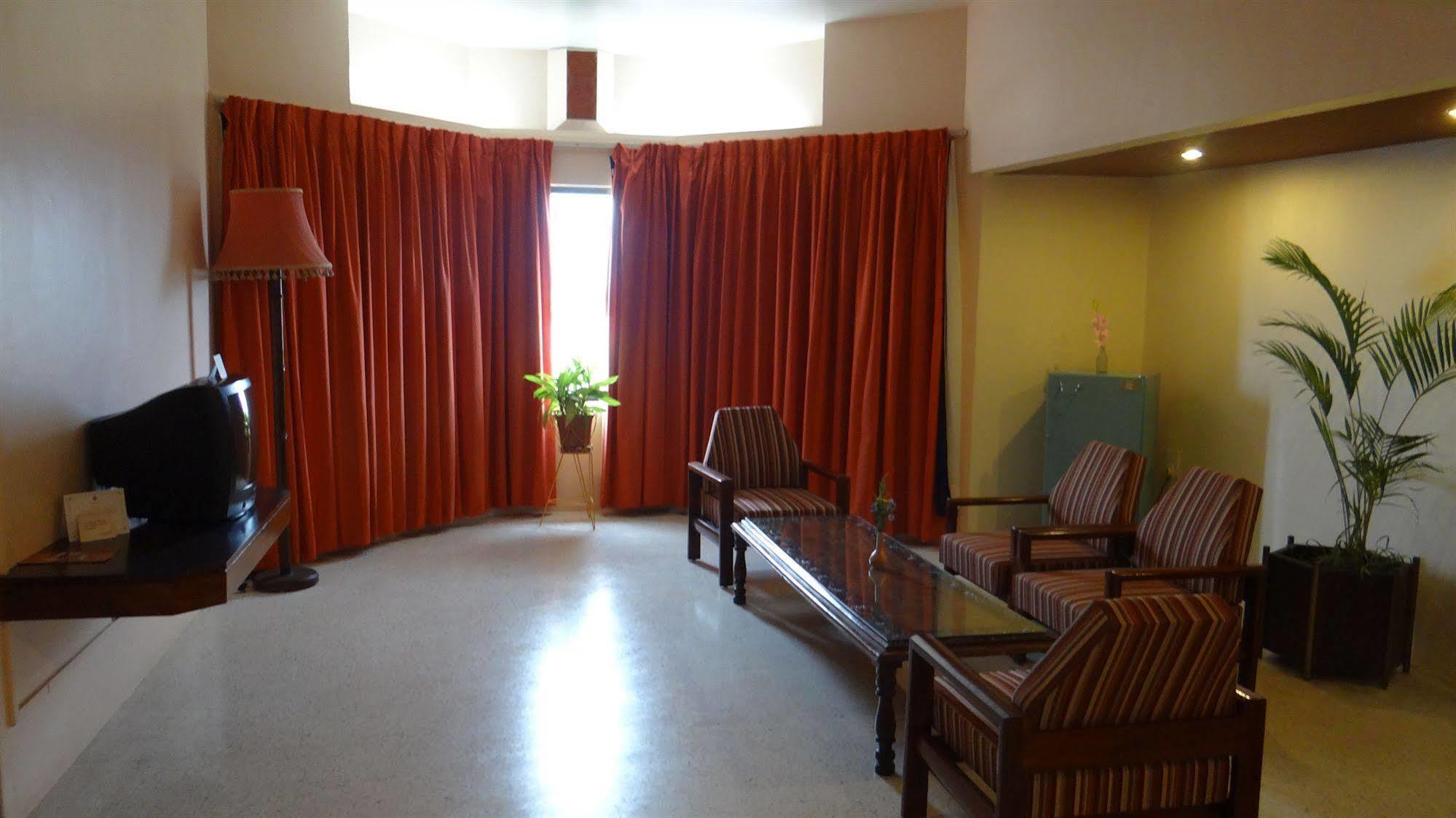 Hotel Paradise - Mysore Dasaprakash Group Экстерьер фото
